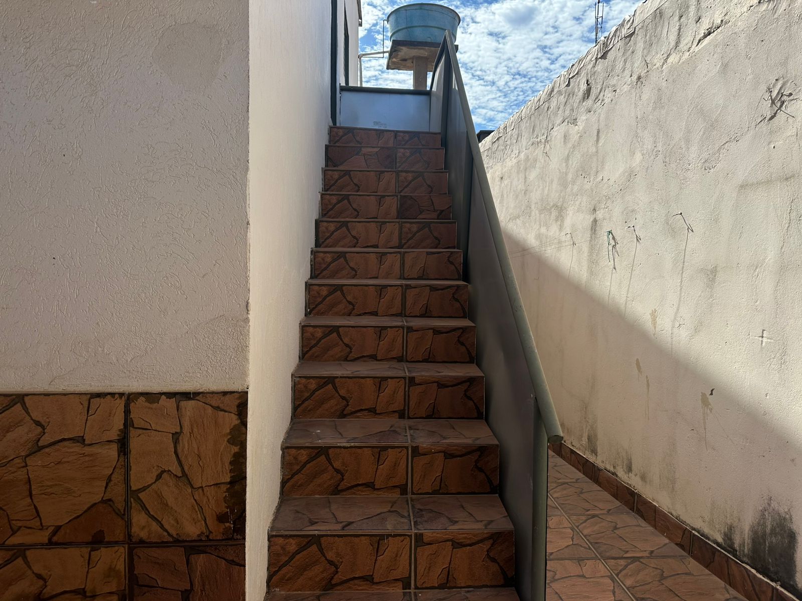 01.10 ESCADA PARA O SEGUNDO PISO